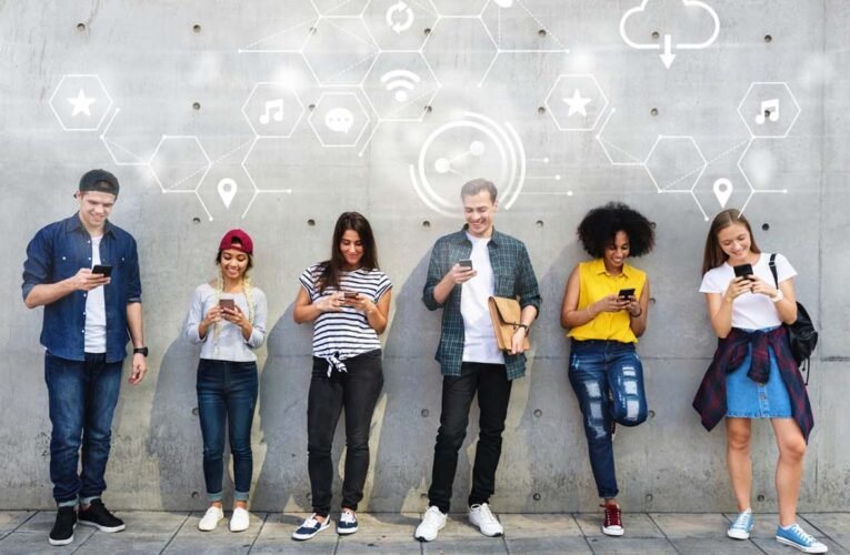 Social Media in the Digital Age: Trends, Challenges, and Opportunities